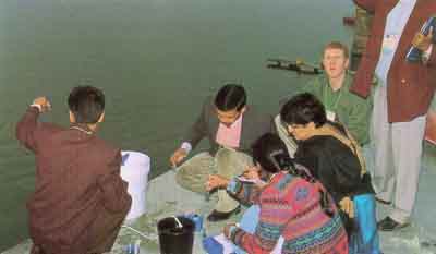 Image of Participants analyzing the various water quality parameters at the Balasava Lake under GLOBE Programme