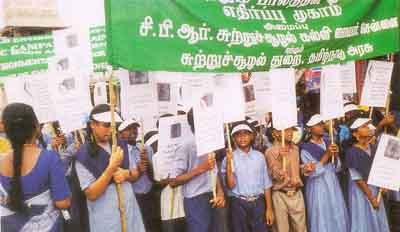 Image of  Students campaign to protest against the use of plastic bags